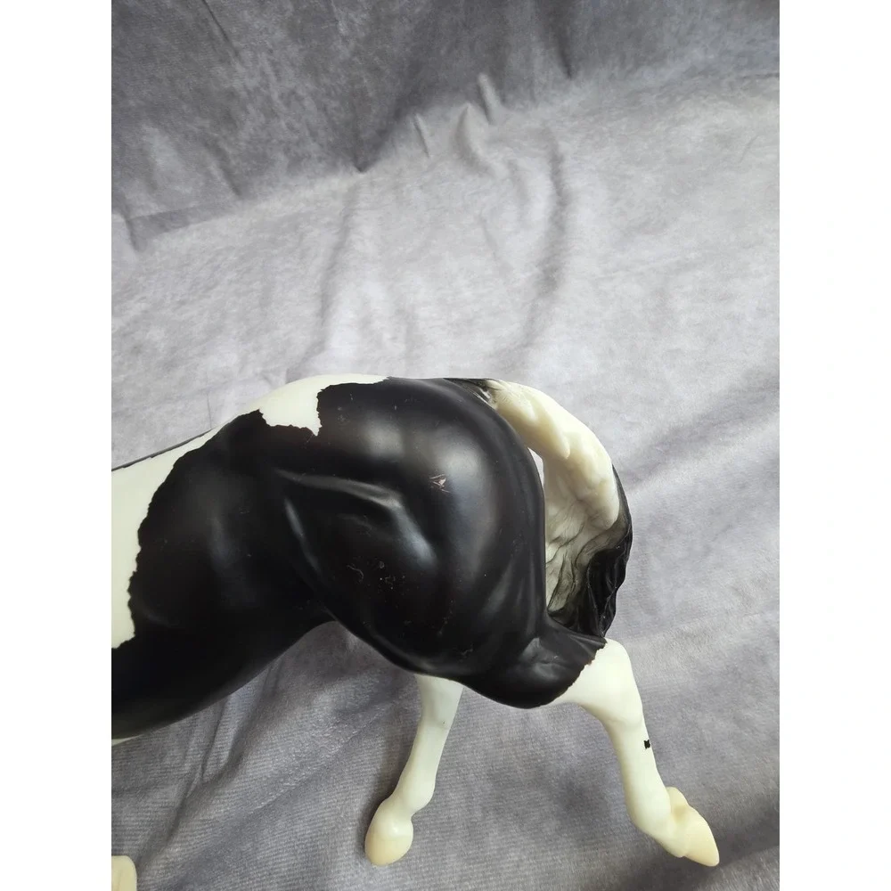 Breyer BreyerFest Horse #711106 Tommie Turvey's Joker Pinto Smart Chic Olena